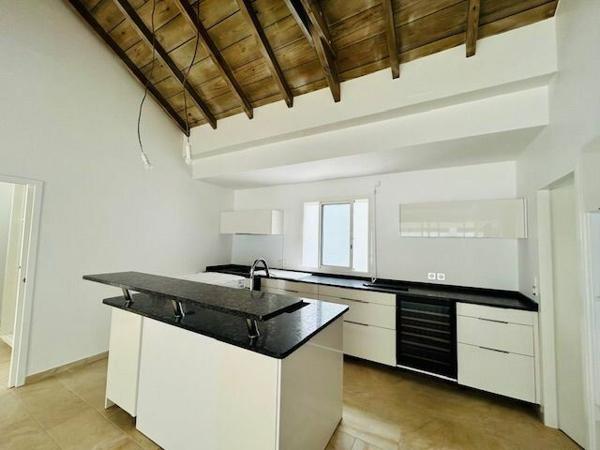 Maison à louer    4 pièces •    Petit-Bourg