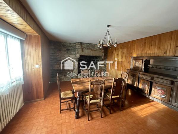 Hennebont, maison en pierre, jardin, dépendances