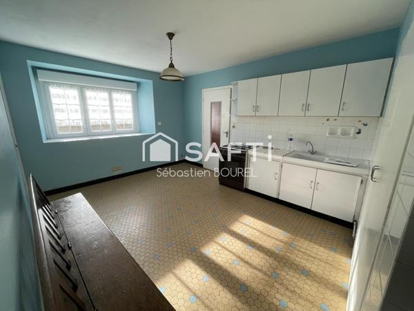 Hennebont, maison en pierre, jardin, dépendances