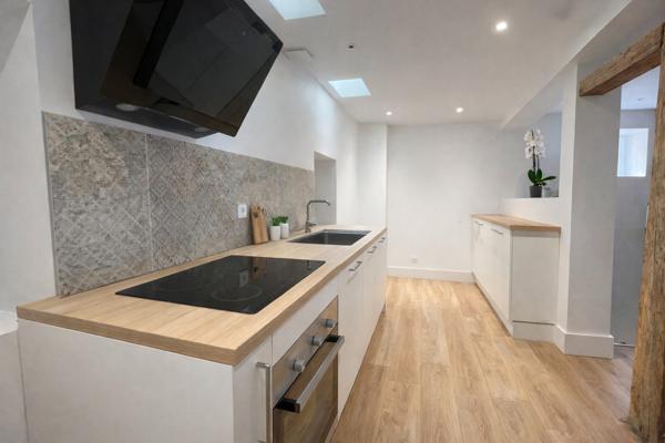 Maison TRIPLEX - COMME NEUF