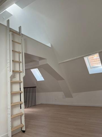 Maison TRIPLEX - COMME NEUF