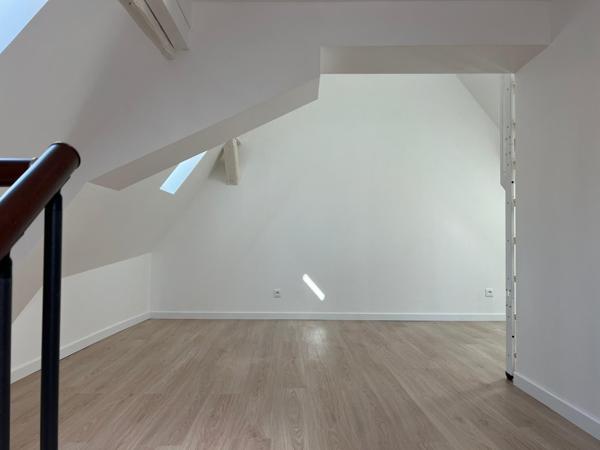 Maison TRIPLEX - COMME NEUF