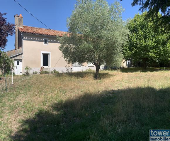 SAVIGNE 86400 - Maison 6 pièces de 157 m² sur terrain de 1600 m² clos