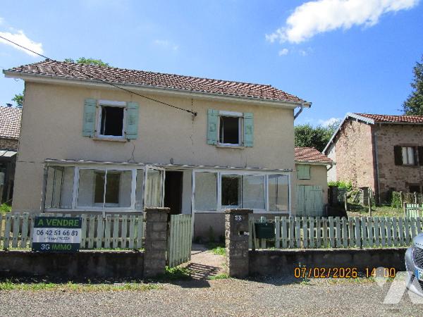 Maison en partie rénovée composée de 5 pièces avec dépendances et terrain attenant de 10 ares env.