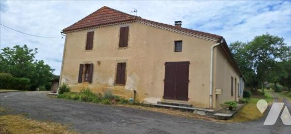 BASSOUES, ancienne ferme et dépendances  au bout du chemin