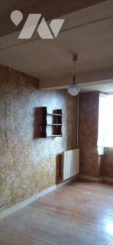 BASSOUES, ancienne ferme et dépendances  au bout du chemin