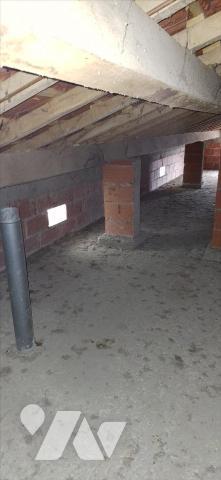 BASSOUES, ancienne ferme et dépendances  au bout du chemin