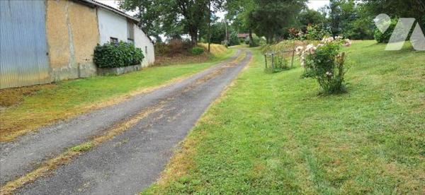 BASSOUES, ancienne ferme et dépendances  au bout du chemin