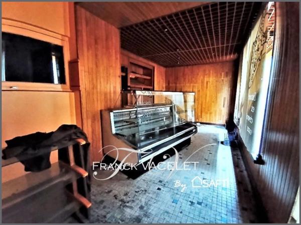 Énorme potentiel pour cet immeuble à rénover