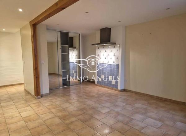 Maison de ville XXL – 2 appartements + dépendances – Gros potentiel !