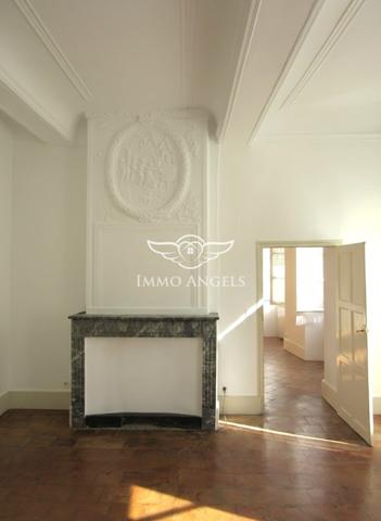 Maison de ville XXL – 2 appartements + dépendances – Gros potentiel !