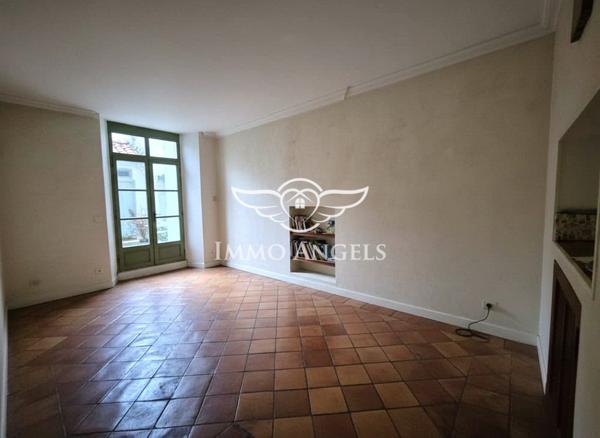 Maison de ville XXL – 2 appartements + dépendances – Gros potentiel !