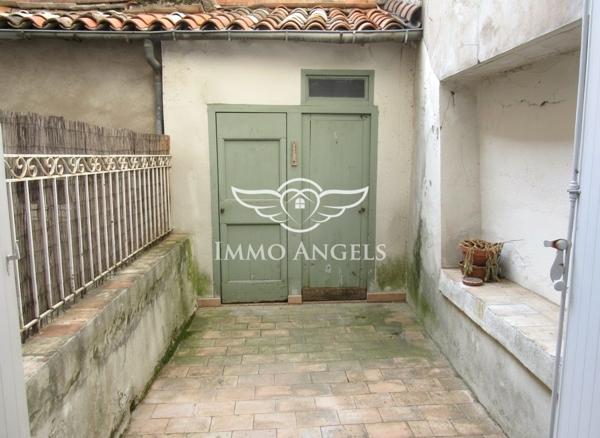 Maison de ville XXL – 2 appartements + dépendances – Gros potentiel !