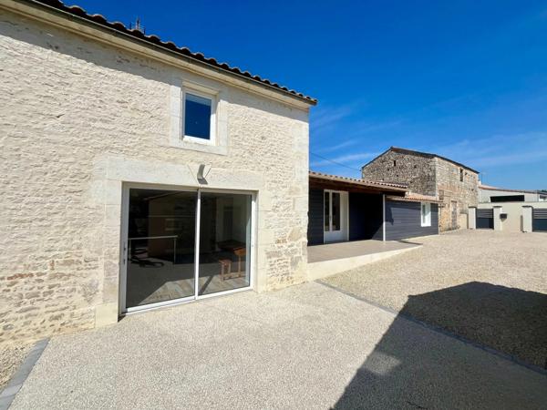 SAINTE GEMME LA PLAINE 85400 AUX PORTES DE LUCON ADORABLE FERMETTE RENOVEE 4 CHAMBRES SUR 671M² CLOS