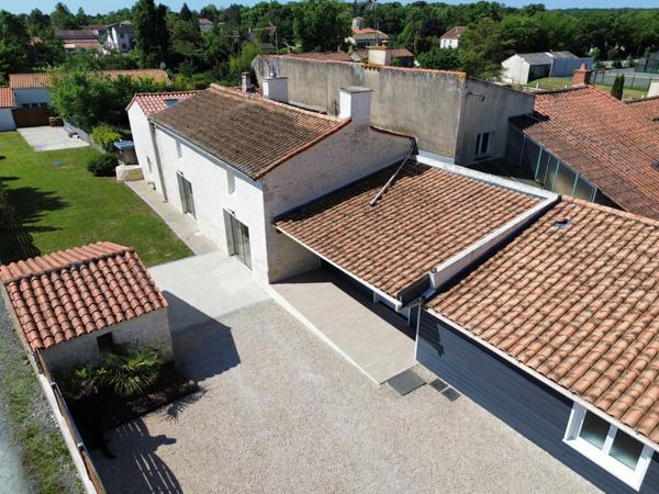 SAINTE GEMME LA PLAINE 85400 AUX PORTES DE LUCON ADORABLE FERMETTE RENOVEE 4 CHAMBRES SUR 671M² CLOS