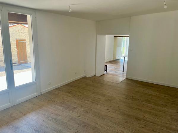 SAINTE GEMME LA PLAINE 85400 AUX PORTES DE LUCON ADORABLE FERMETTE RENOVEE 4 CHAMBRES SUR 671M² CLOS