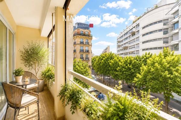 Paris XVI Appartement traversant de 101 m2 avec balcons