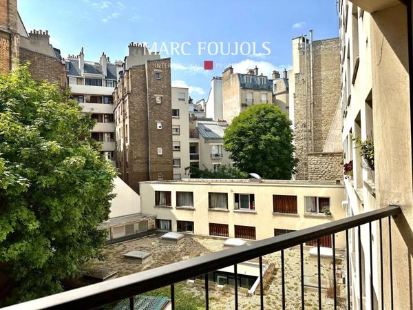 Paris XVI Appartement traversant de 101 m2 avec balcons
