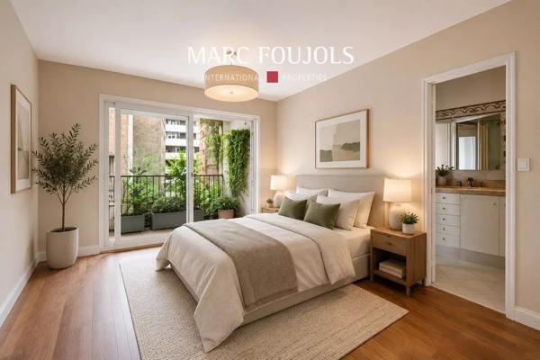 Paris XVI Appartement traversant de 101 m2 avec balcons