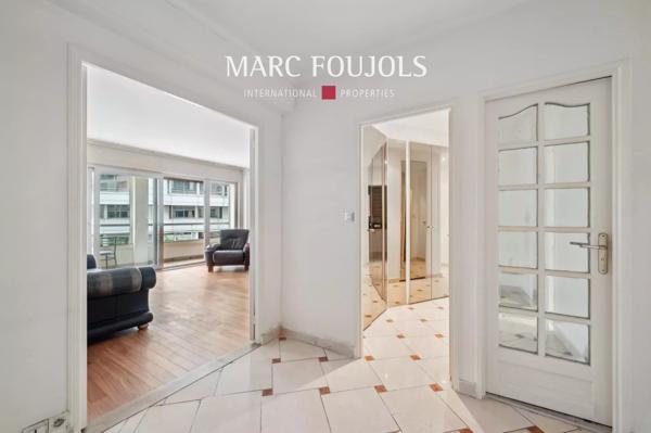 Paris XVI Appartement traversant de 101 m2 avec balcons