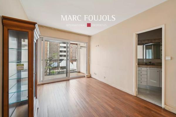 Paris XVI Appartement traversant de 101 m2 avec balcons
