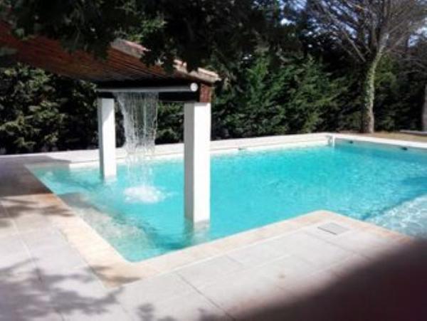CAUMONT SUR DURANCE - ENTRE AVIGNON ET CAVAILLON - GRANDE MAISON FAMILIALE A VENDRE AVEC GRANDE PISCINE SUR 1200 M²