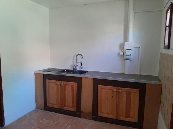 CAUMONT SUR DURANCE - ENTRE AVIGNON ET CAVAILLON - GRANDE MAISON FAMILIALE A VENDRE AVEC GRANDE PISCINE SUR 1200 M²