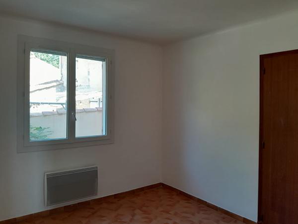 CAUMONT SUR DURANCE - ENTRE AVIGNON ET CAVAILLON - GRANDE MAISON FAMILIALE A VENDRE AVEC GRANDE PISCINE SUR 1200 M²