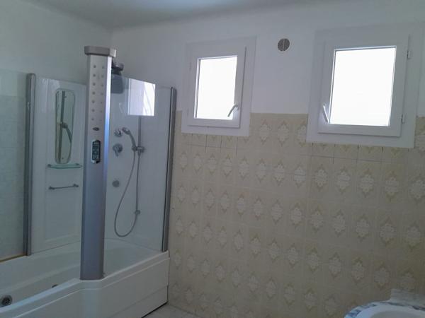 CAUMONT SUR DURANCE - ENTRE AVIGNON ET CAVAILLON - GRANDE MAISON FAMILIALE A VENDRE AVEC GRANDE PISCINE SUR 1200 M²