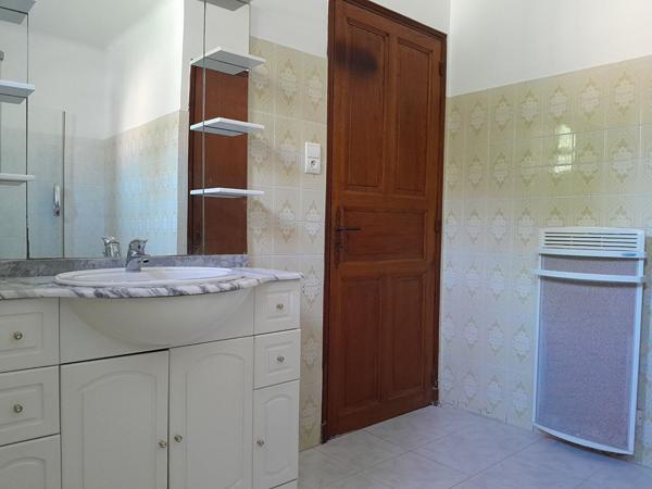 CAUMONT SUR DURANCE - ENTRE AVIGNON ET CAVAILLON - GRANDE MAISON FAMILIALE A VENDRE AVEC GRANDE PISCINE SUR 1200 M²