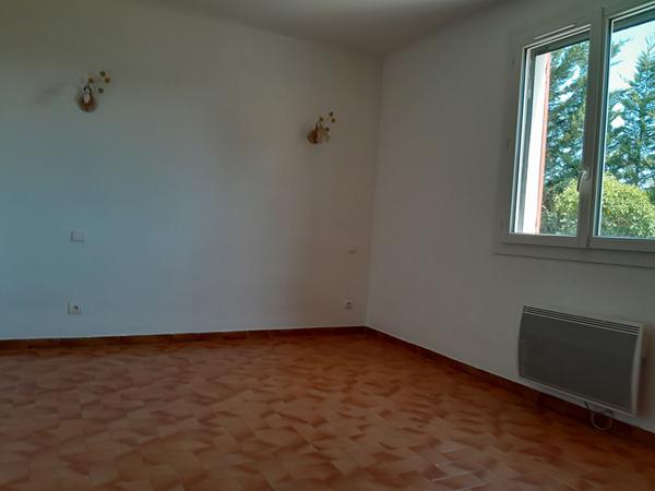 CAUMONT SUR DURANCE - ENTRE AVIGNON ET CAVAILLON - GRANDE MAISON FAMILIALE A VENDRE AVEC GRANDE PISCINE SUR 1200 M²