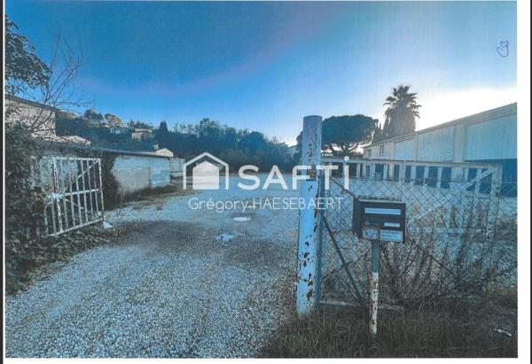 idéal Promoteur :locaux/terrain constructible idéalement situé sortie d’Autoroute