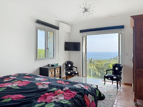 Maison à vendre  8 pièces - 220 m2 CAVALAIRE SUR MER - 83