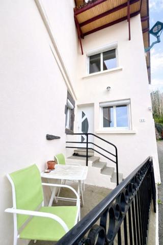 Maison avec jardin et grange