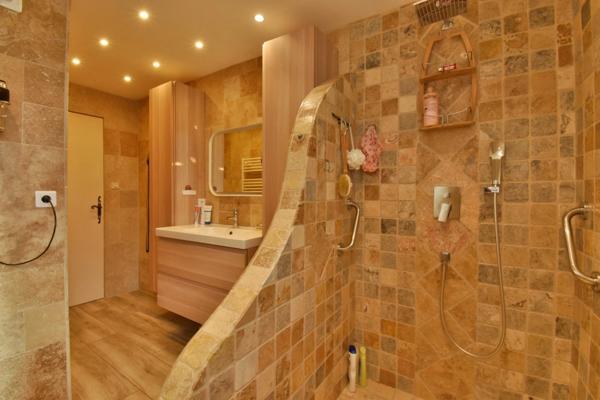 04200 Maison de campagne 210 m² sur 16500 m²