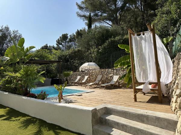 Belle Maison Familiale en deux appartements T4 – 220 m² habitables Piscine – Jardin exotique – Stationnements – Quartier Quatre Chemins des Routes