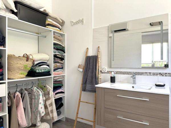 Belle Maison Familiale en deux appartements T4 – 220 m² habitables Piscine – Jardin exotique – Stationnements – Quartier Quatre Chemins des Routes