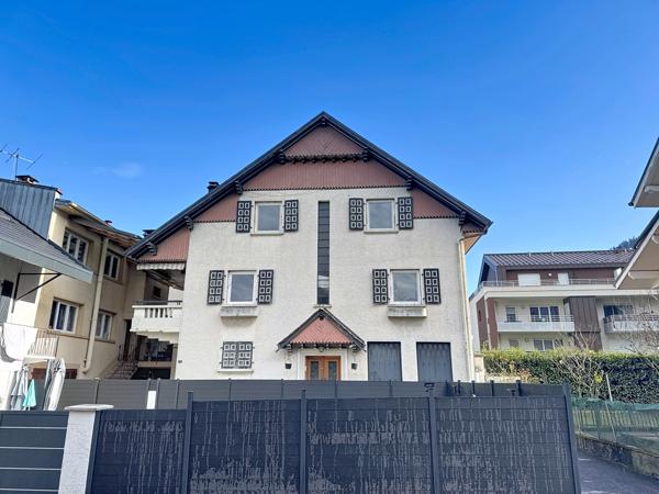 Immeuble 10 pièces - 303 m²