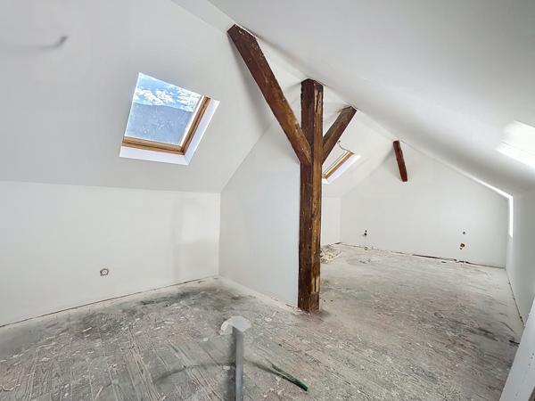 Immeuble 10 pièces - 303 m²