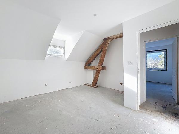 Immeuble 10 pièces - 303 m²