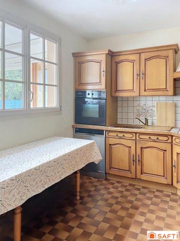 Maison 180 m2 - 5 chambres - s/sol - terrain 1018 m2 - piscine couverte - proche toutes commodités - RER C