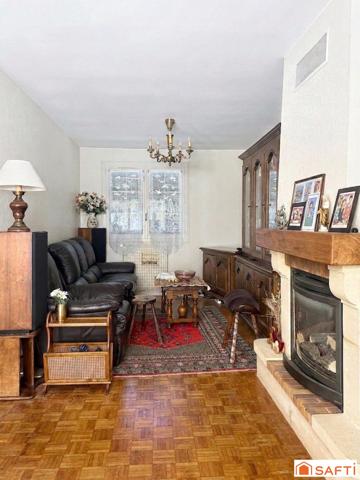 Maison 180 m2 - 5 chambres - s/sol - terrain 1018 m2 - piscine couverte - proche toutes commodités - RER C