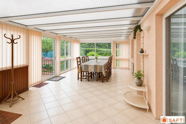 Maison 180 m2 - 5 chambres - s/sol - terrain 1018 m2 - piscine couverte - proche toutes commodités - RER C