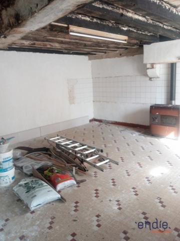 MAISON A RENOVER AVEC GRANGE ET TERRAIN