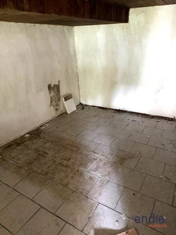 MAISON A RENOVER AVEC GRANGE ET TERRAIN