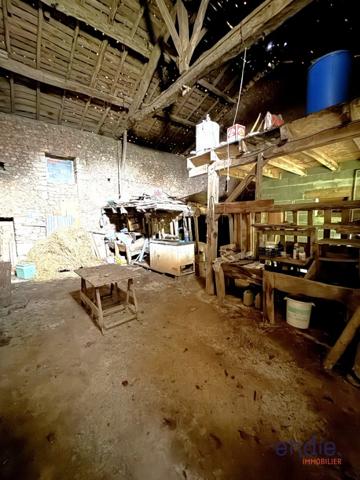 MAISON A RENOVER AVEC GRANGE ET TERRAIN