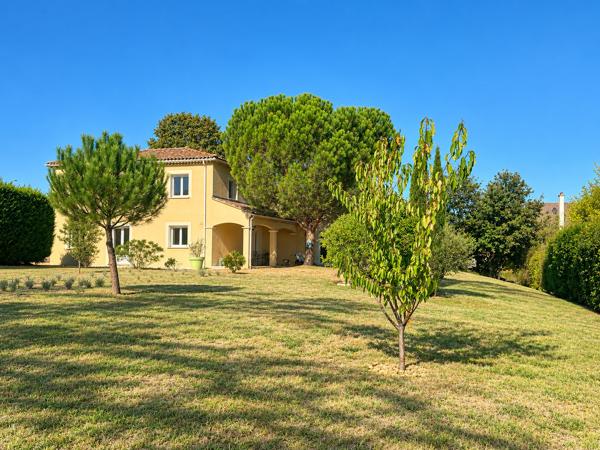 Maison T6 206 m² - garage jardin