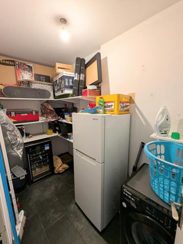 Grand appartement T3 de 83 m2 avec balcon et garage fermé.