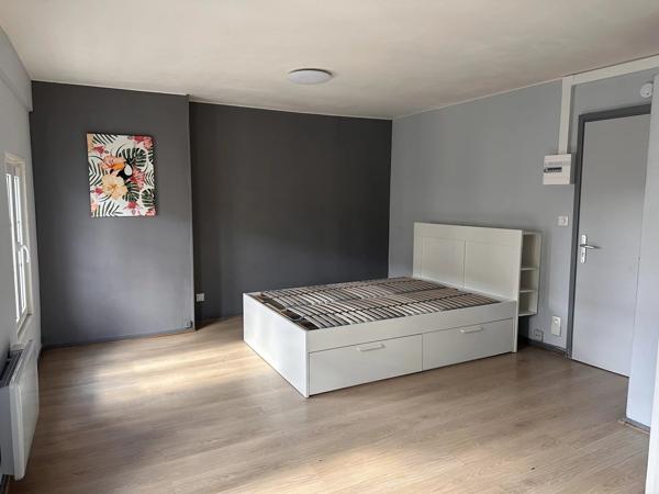 Location                                                      Appartement
                        
                     1 pièces                      27 m2                     à Niort