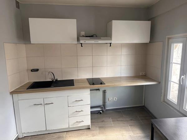 Location                                                      Appartement
                        
                     1 pièces                      27 m2                     à Niort